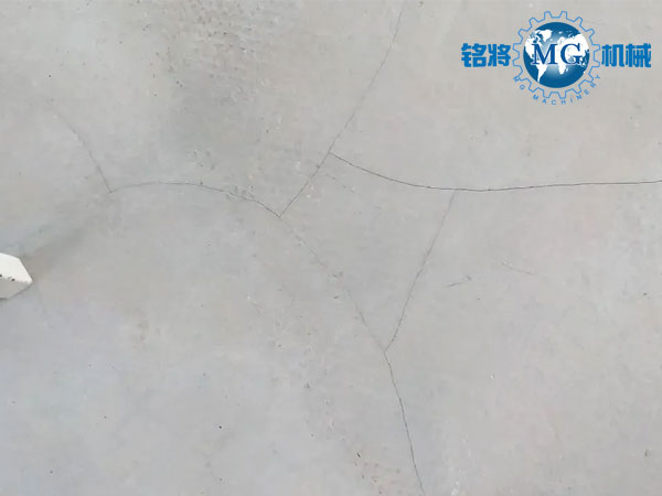 都說石（shí）膏基自流平抗開裂，可為啥到處開裂？